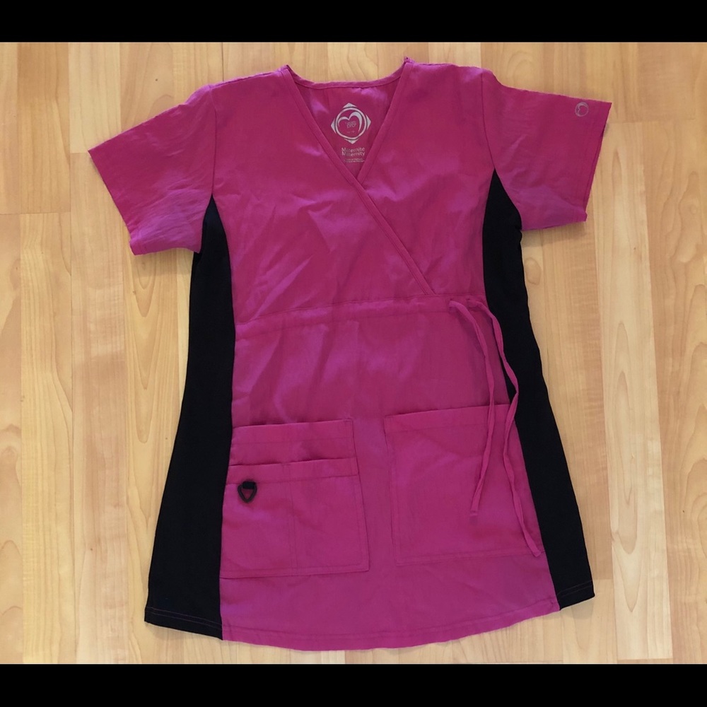 Maternity scrubs - lot of 2